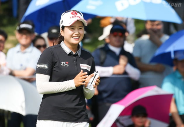 [포토] 우승 확정후 미소짓는 최혜진