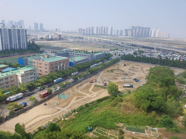 인천 연수구청은 송도석산 일부분을 주말농장 등 주민 휴게공간으로 조성하고 있다. 강준완 기자