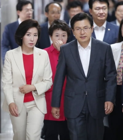 한국당 "文정부, 수출규제 조치 대응 반일감정에 기대면 안돼"