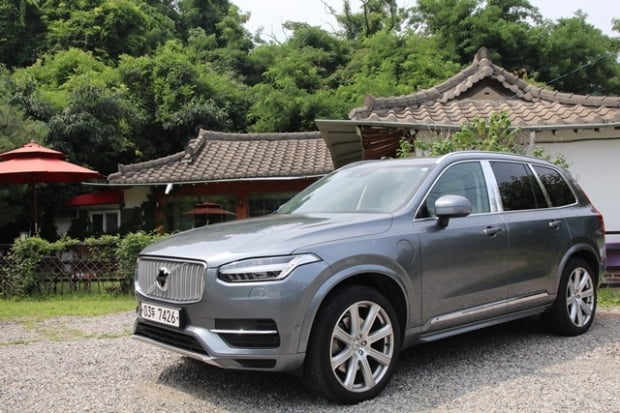 볼보의 플래그십 SUV XC90 모습.