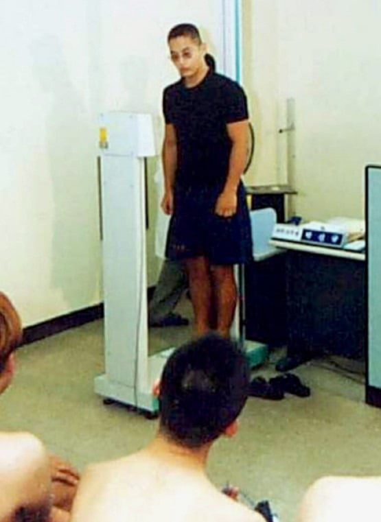 2001년 8월 7일 유승준이 대구지방병무청에서 징병 신체검사를 받는 모습_ 사진 연합뉴스