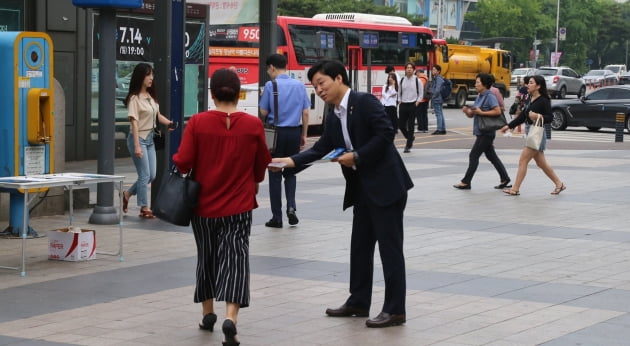 김병관 더불어민주당 의원(오른쪽). 사진=김병관 페이스북