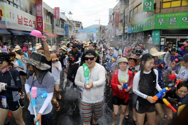 장흥 물 축제. 장흥군 제공