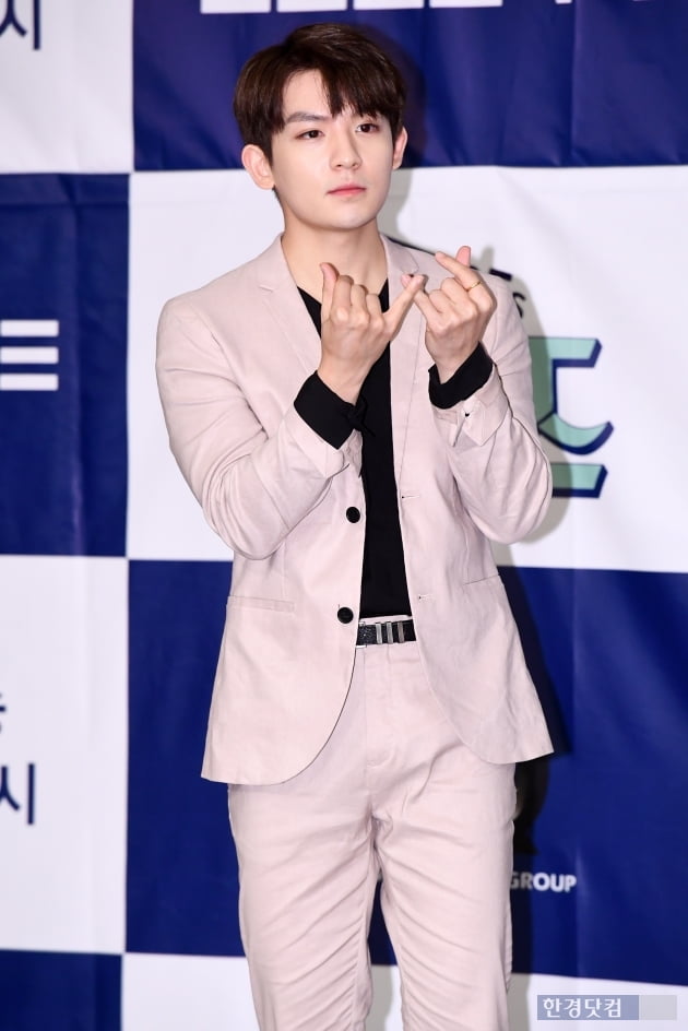 [포토] 리키, '이게 바로 핵인싸 하트~'