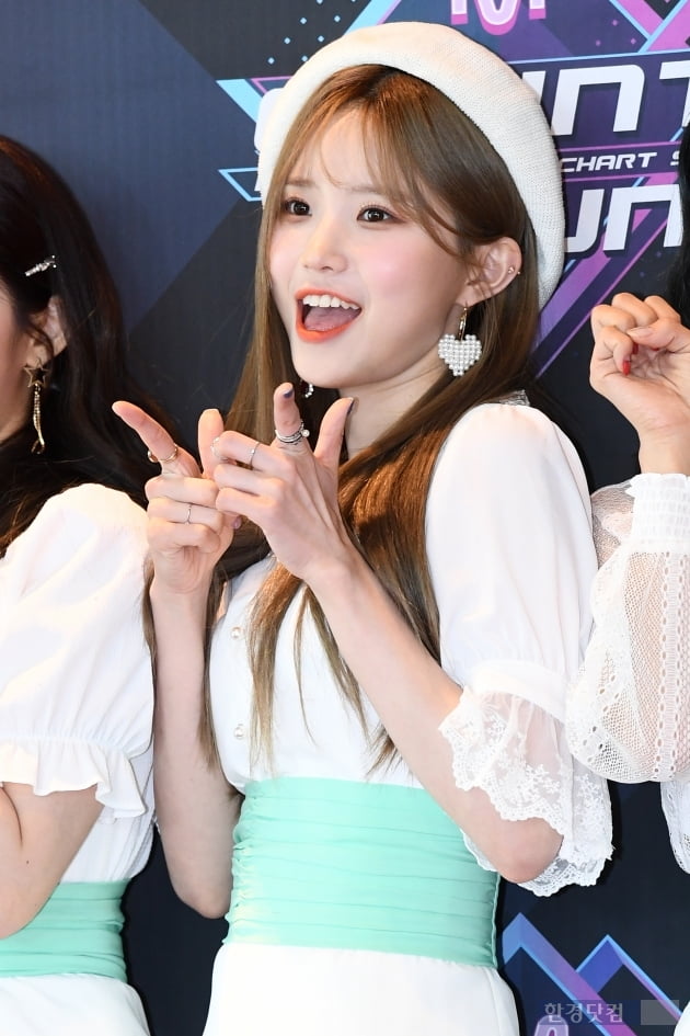 [포토] 프로미스나인 송하영, '깨물어주고 싶은 깜찍함'