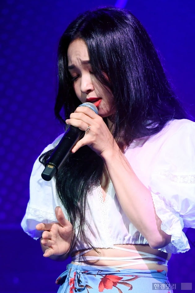 [포토] 신유미, '노래하는 모습이 아름다워'