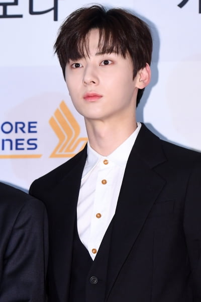 [포토] 뉴이스트 황민현 '감탄을 부르는 잘생김'