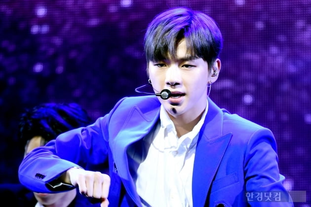 입덕도우미｜강다니엘, 팬들의 사랑 받으며 화려한 모습으로 컴백…'꽃길만 걷길~'