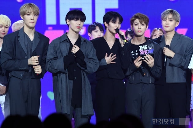 [포토] CIX, 데뷔 후 첫 '더쇼 초이스' 수상