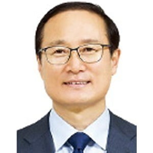 [한경에세이] 달 착륙 50주년과 엇갈린 시선