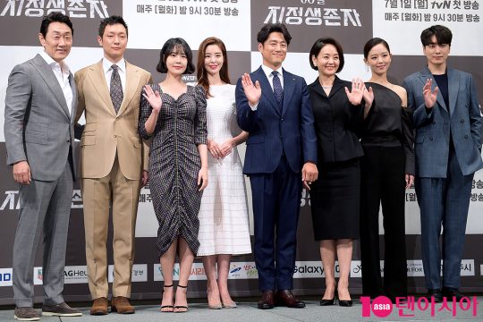 배우 이준호(왼쪽부터), 손석구, 최윤영, 김규리, 지진희, 배종옥, 강한나, 이준혁