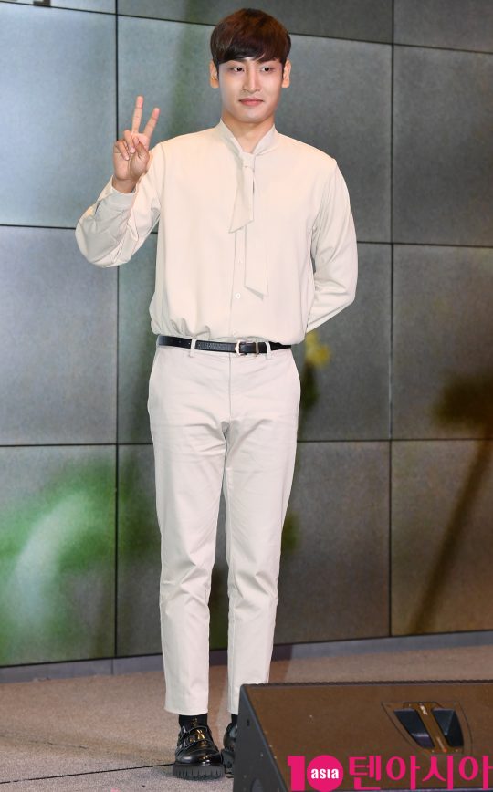 가수 박재정이 1일 오후 서울 삼성동 슈피겐홀에서 열린 미니2집 ‘노랫말’ 쇼케이스에 참석하고 있다.
