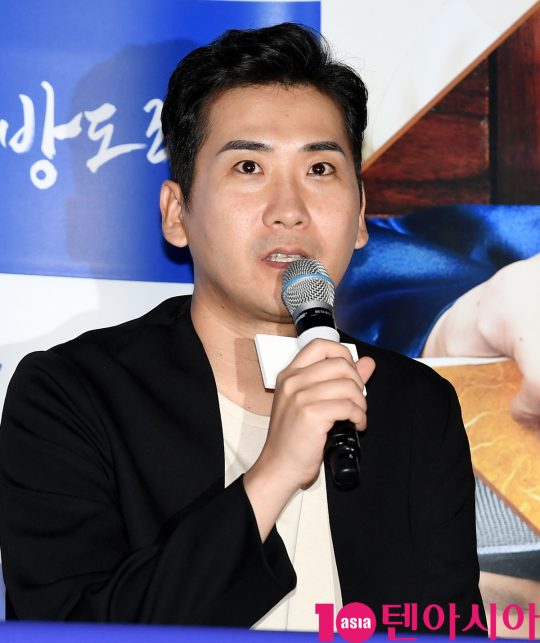 남대중 감독이  2일 오후 서울 한강로3가 CGV 용산아이파크몰점에서 열린 영화 ‘기방도령’ 언론시사회에서 영화에 대해 설명하고 있다.