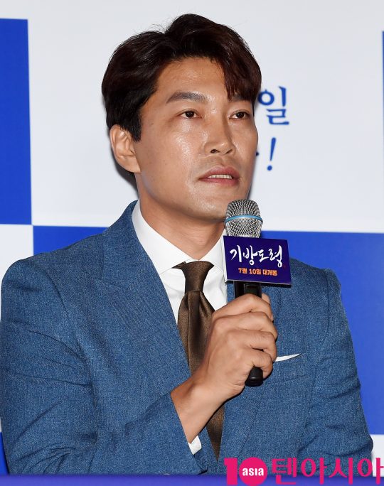 배우 최귀화가 2일 오후 서울 한강로3가 CGV 용산아이파크몰점에서 열린 영화 ‘기방도령’ 언론시사회에 참석하고 있다.