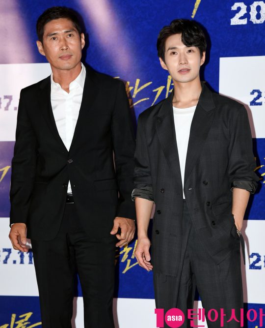 배우 정두홍과 류덕환이 8일 오후 서울 한강로3가 CGV 용산아이파크몰점에서 열린 영화 ‘난폭한 기록’ 언론시사회에 참석하고 있다.
