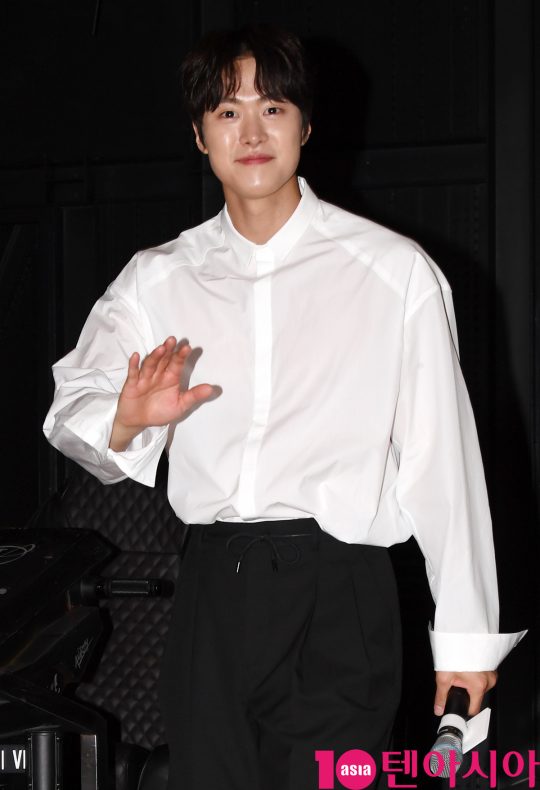 배우 공명이 8일 오후 서울 신천동 롯데시네마 월드타워점에서 열린 영화 ‘기방도령’ 레드카펫 행사에 참석하고 있다.