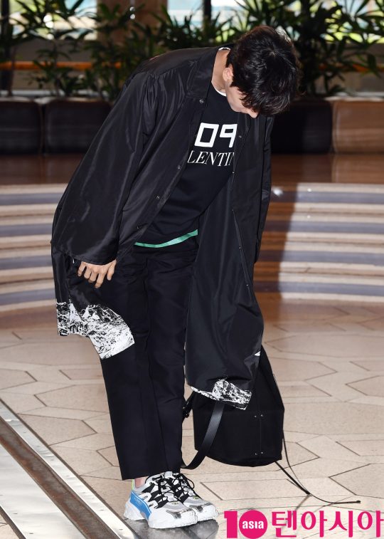 배우 박해진이 11일 오전 패션행사 참석차 김포국제공항을 통해 일본으로 출국하고 있다.
