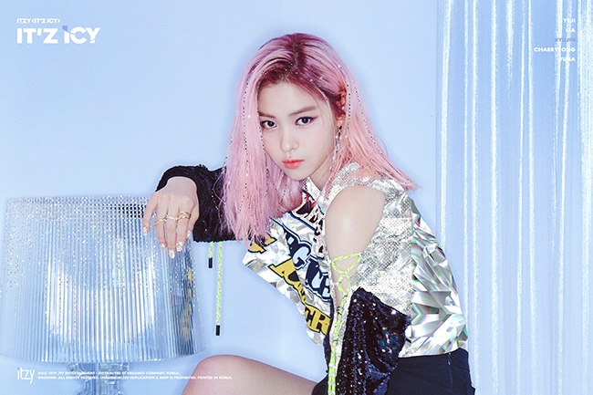 ITZY 류진, 완성형 이목구비 시선강탈 개인 티저 3종 오픈