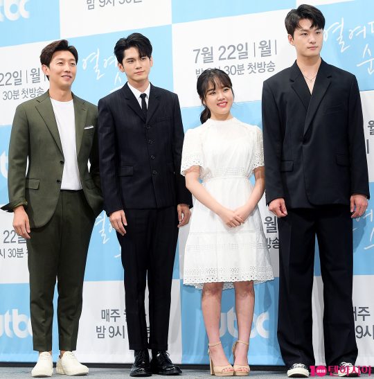 배우 강기영(왼쪽부터), 옹성우, 김향기, 신승호