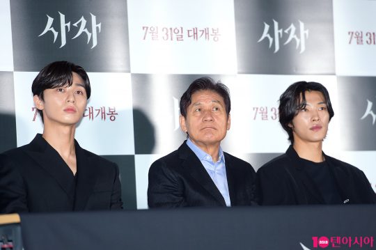배우 박서준(왼쪽부터), 안성기, 우도환