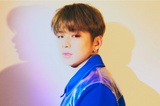 '솔로 데뷔' 강다니엘, 'color on me' 선주문 45만 장 돌파 '기염'