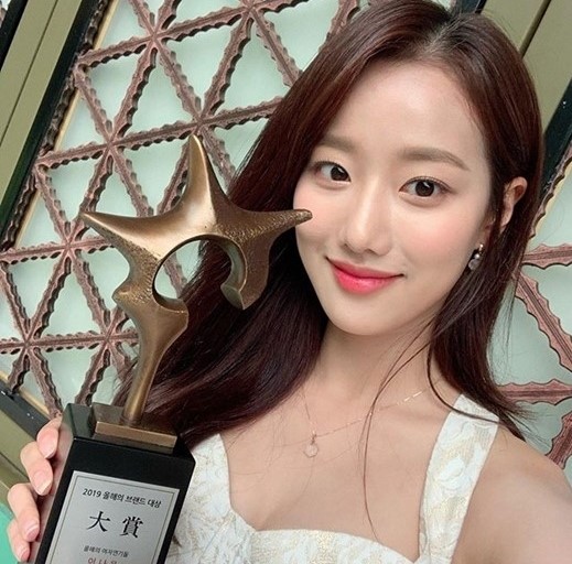 에이프릴 나은 ‘2019 올해의 브랜드 대상’ 수상./ 사진=인스타그램