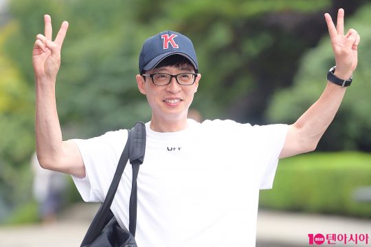 [TEN PHOTO]유재석 &#39;전매특허 브이(V) 포즈&#39;