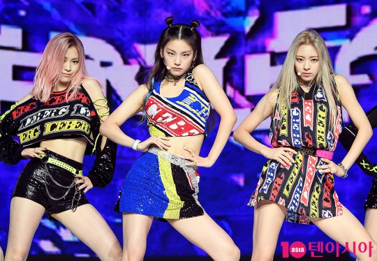 그룹 ITZY 류진(왼쪽부터), 예지, 유나