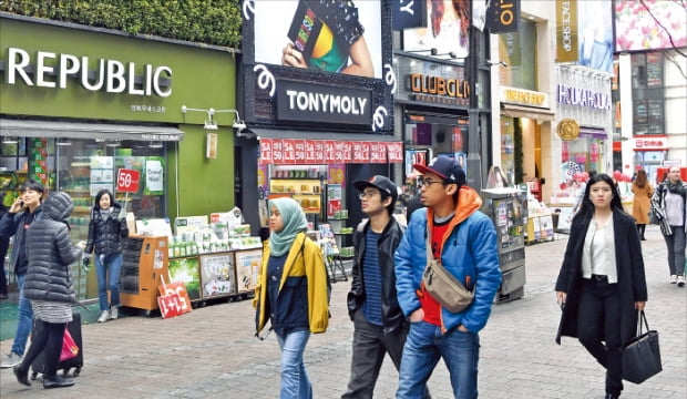 [리테일+] 2분기 실적시즌, 표정 어두운 K뷰티…LG생건·클리오는 '방긋'