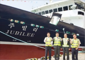 동원산업, 최신형 참치잡이 어선 '주빌리호' 출항