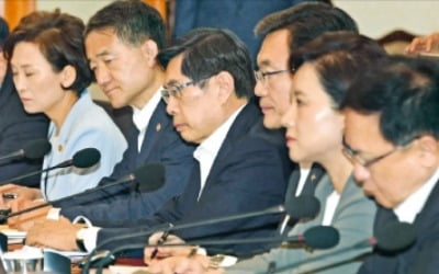 8월 초 '총선용 개각'…교육·국토 등 최대 10개 부처 교체