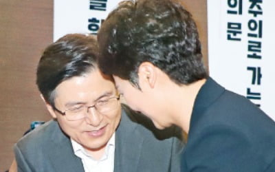 황교안, 이언주 의원 출판기념회 찾아 "자유·우파 힘 모아야"