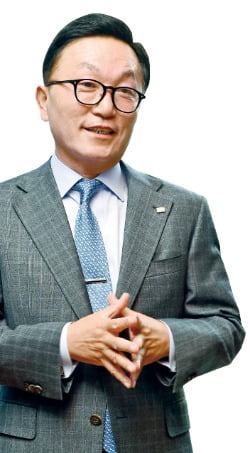 미래에셋 - 네이버 '5000억 핀테크 동맹'…그 뒤엔 박현주 - 이해진의 '끈끈한 인연'