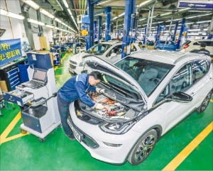 전기車 인프라 구축 나선 한국GM…볼트 EV 전용 서비스센터 100개로 늘린다