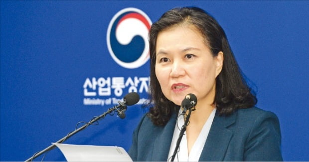 유명희 산업통상자원부 통상교섭본부장이 29일 정부세종청사에서 일본 수출규제와 관련해 브리핑하고 있다.  /산업통상자원부 제공 