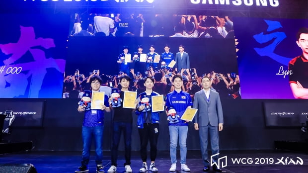 WCG 2019 Xi'an(대표 이정준, 이하 WCG)이 지난 18일, 중국 시안시 취장신구 국제 컨벤션센터에서 성대한 개막식을 진행하며 나흘간의 대장정을 시작했다. WCG 2019 Xi'an의 개막을 축하하기 위해 마련된 ‘WCG 스페셜 매치’에서는 워크래프트3의 한중 양국 전설들이 맞붙었다. 이 경기에서는 ‘Moon’ 장재호와 ‘Lyn’ 박준이 팀을 이룬 한국팀이 치열한 접전 끝에 중국팀을 2:0으로 승리를 거뒀다. /WCG 제공