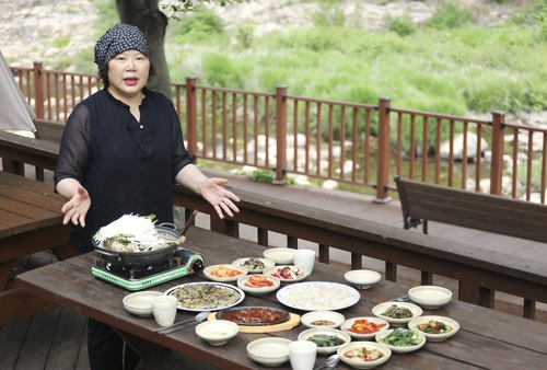 [음식기행] 산야초 캐다 차린 밥집, 단양 '수리수리봉봉'