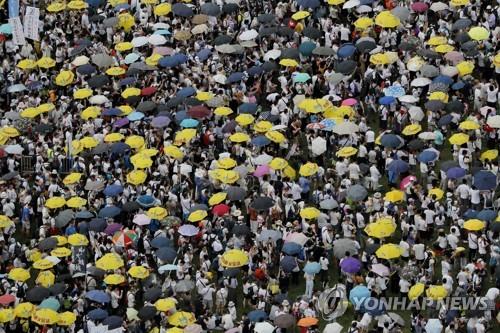 '송환법 반대' 홍콩, 주권반환 기념일 앞두고 긴장 고조(종합)