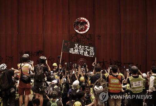 홍콩 반환 22주년 기념일에 55만명 다시 거리로(종합2보)