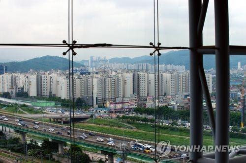 상반기 전국 아파트값 6년 만에 하락…김해시 -6.58% 1위