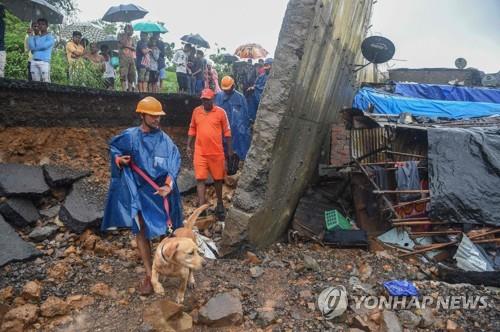 인도 뭄바이 폭우로 옹벽 무너져…최소 15명 사망