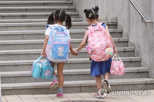 '학교비정규직노조 총파업' 급식대란 현실화…4천600여개교 차질