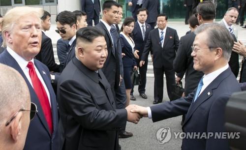  김정은, 북미정상 판문점 만남 직후 文대통령에 "고맙다" 전해