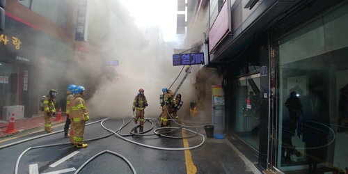 광주 도심 상가건물 화재…인명피해 없어(종합)