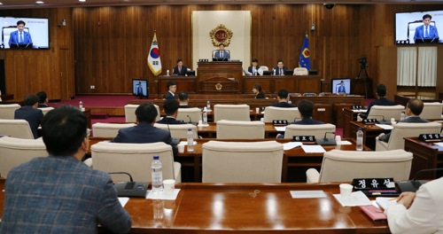 강원도의회 예결위 지도부 민주당 차지…한국당 불만 표출