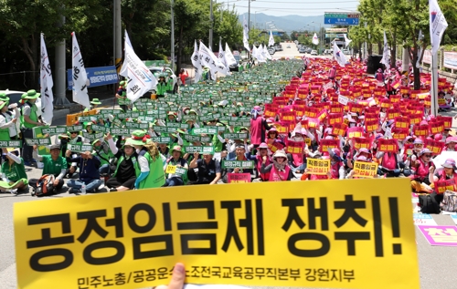 강원 학교 비정규직 파업 이틀째…292개교 급식 차질(종합)