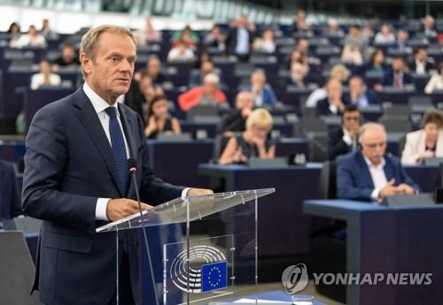 EU 첫 여성 집행위원장 후보, 브뤼셀 방문…융커·투스크와 회동