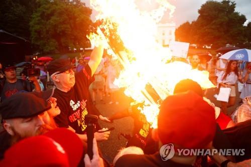 '통합' 외쳤지만…'트럼프쇼'에 둘로 갈라진 美독립기념일(종합)