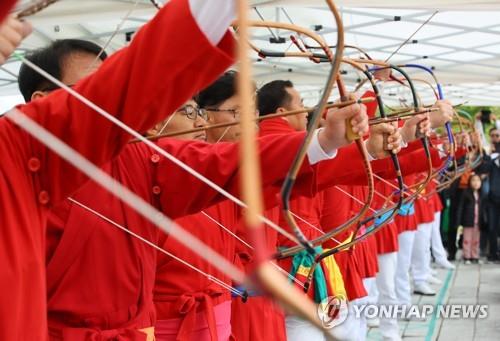 최고 궁사 가린다…전주서 전국 남녀 궁도대회 개막