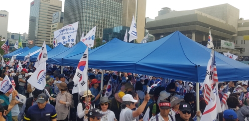 우리공화당, 광화문광장에 다시 천막…市 "내일까지 철거해야"